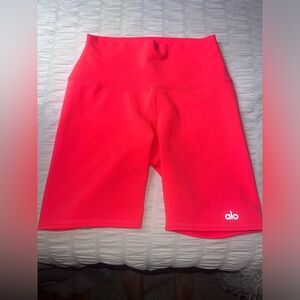 Alo 5 inch bike shorts with reflective logo size XS